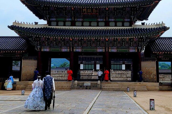 (Small Group) Palace & Seoul Old Town Highlights