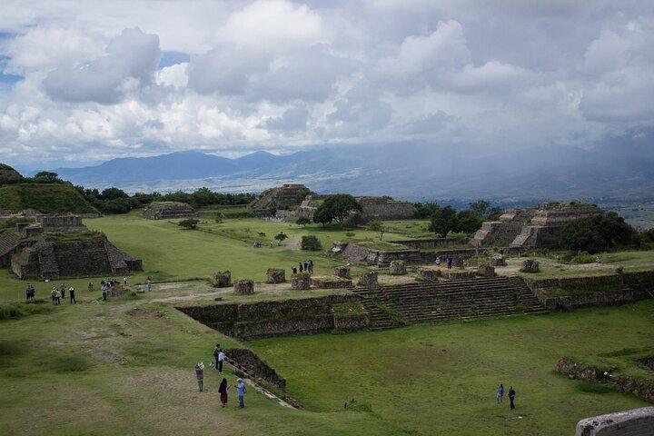 Tour to Monte Albán, Hierve el agua, Teotitlán Del Valle & Mezcal