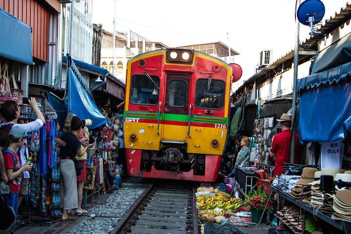Private tour : Railway & Floating Market and the Bridge over river Kwae