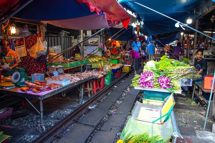 Private tour : Railway & Floating Market and the Bridge over river Kwae