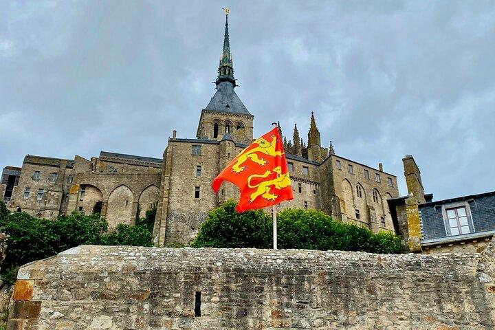 Mont Saint-Michel Small-group by Minivan from Paris with Calvados