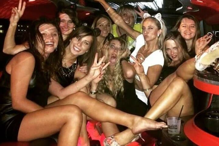 Las Vegas Bar Crawl by Party Bus with Free Drinks