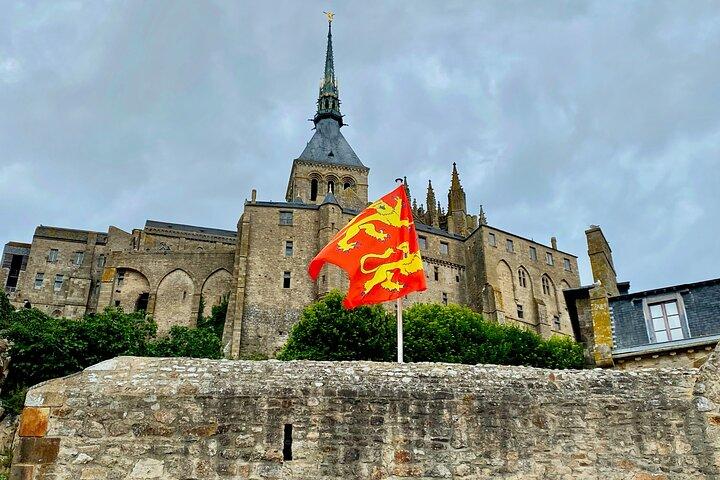 Private Mont Saint-Michel Trip by Mercedes from Paris with Lunch