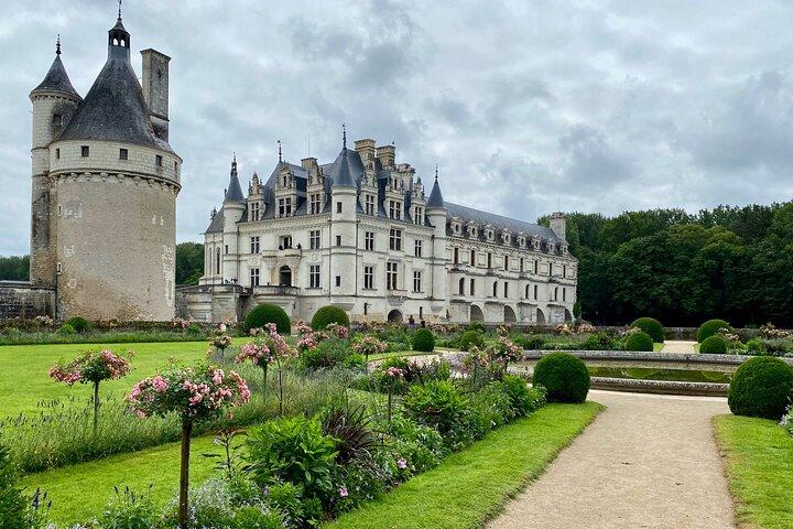 Loire Castles Chenonceau, Chambord & 2 Wineries Private Trip