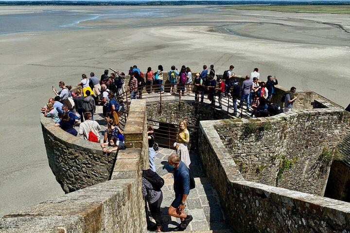 Private Mont Saint-Michel Trip by Mercedes from Paris with Lunch