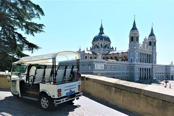 Tour of Castizo Madrid with a private guide in a yellow Tuk-Tuk