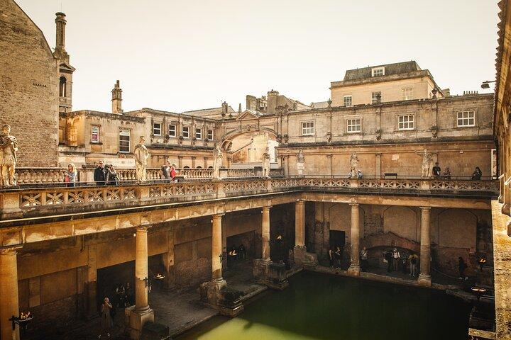 2-Day Windsor, Stonehenge, Bath & Oxford Tour Including Admission