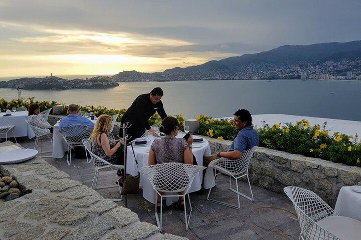 Super DeLuxe Bella Vista Dinner &1 Drink +2 Drinks at CliffDivers