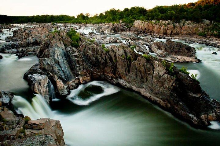 Self-guided Waterfall Hiking Tour in Great Falls National Park