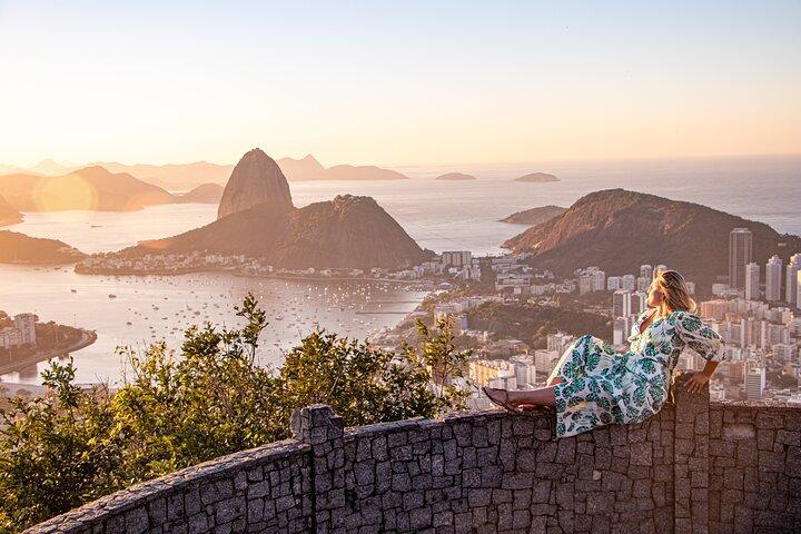 Tour to Mirante Dona Marta at sunrise with guide and photos!