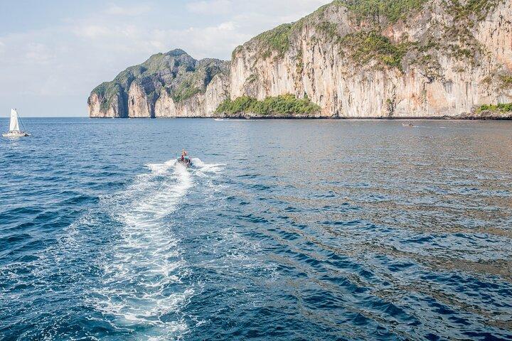 Phi Phi Islands from Phuket Speedboat Transfer with Pickup Service