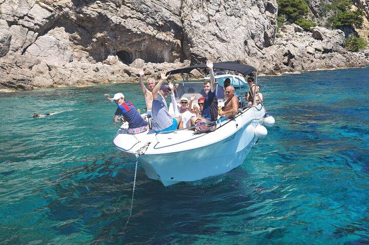 Explore Elaphiti Islands in this unique tour at your own pace for 4 or 8 hours
