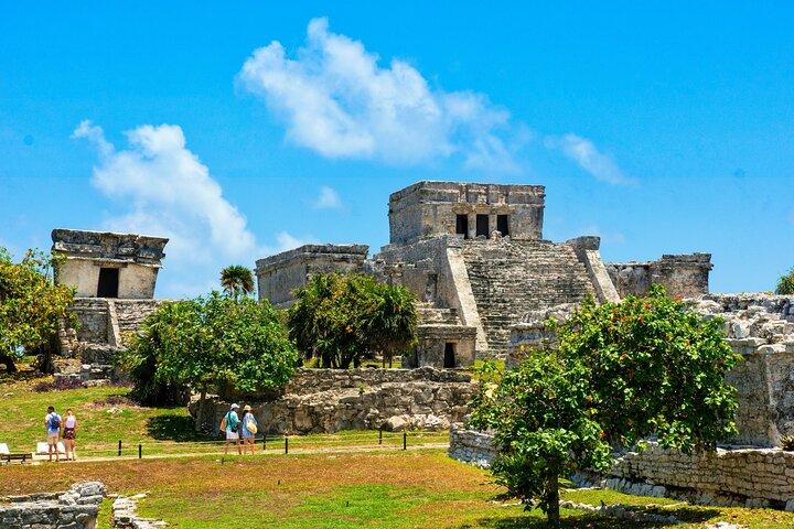 Tulum Mayan Ruins and Snorkeling with Turtles at Akumal
