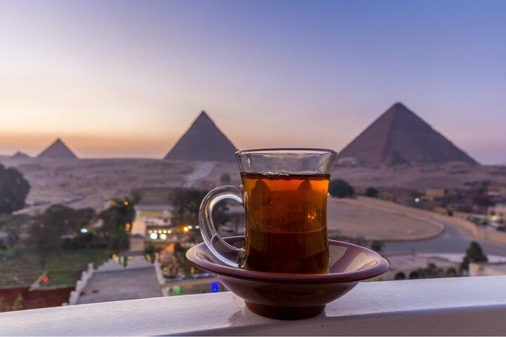 Giza: Dinner with Pyramids All Around You at Rooftop7000