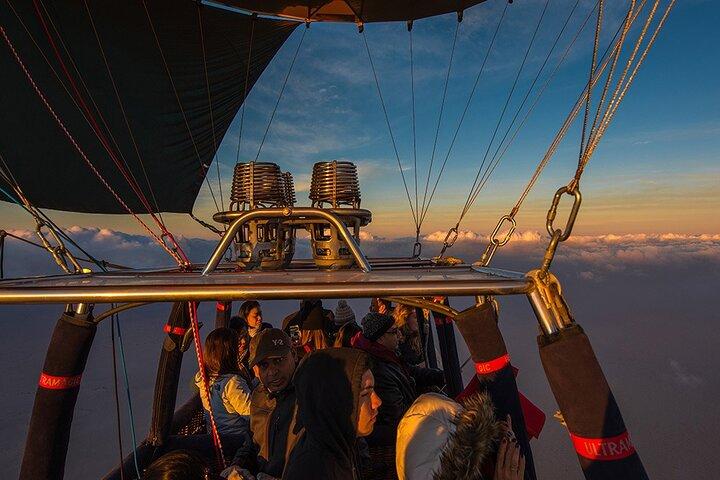 Enjoy Hot Air Balloon ( Falcon Show ) Dubai Desert