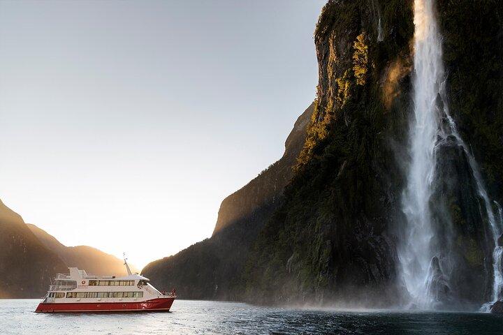 Half-Day Milford Helicopter Flight and Cruise from Queenstown