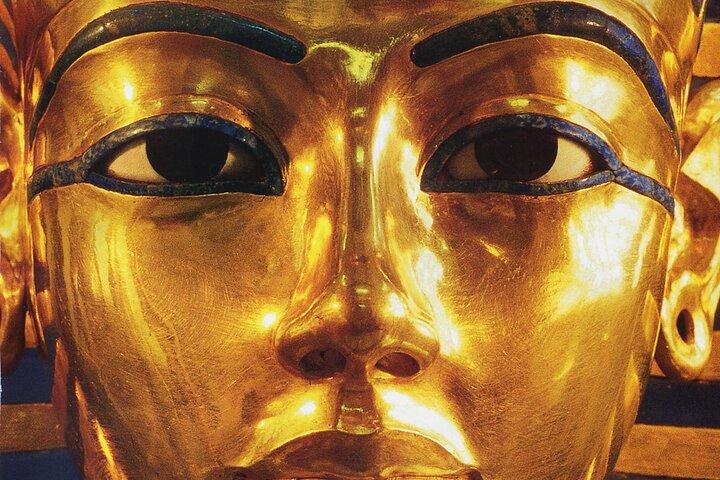 Pyramids of Giza and National Museum Private Day Tour