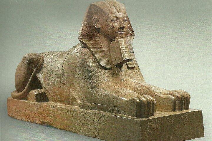 Pyramids of Giza and National Museum Private Day Tour
