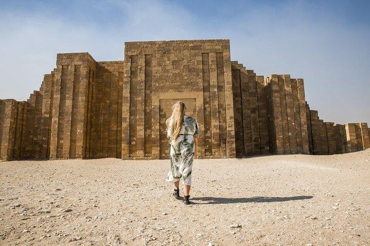 Private Tour from Cairo to Giza Pyramids, Sphinx, Saqqara and Dahshur with Lunch
