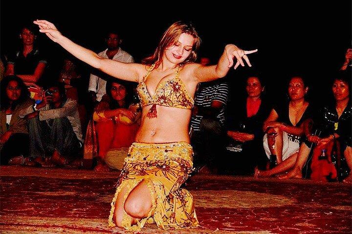 Desert Safari in Dubai with BBQ Dinner and Live Shows