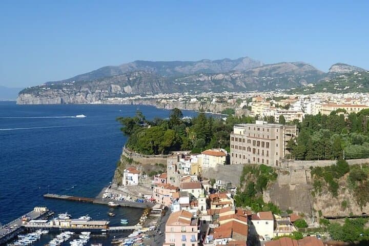 Naples transfer to Sorrento with stop at Winery or Vice Versa