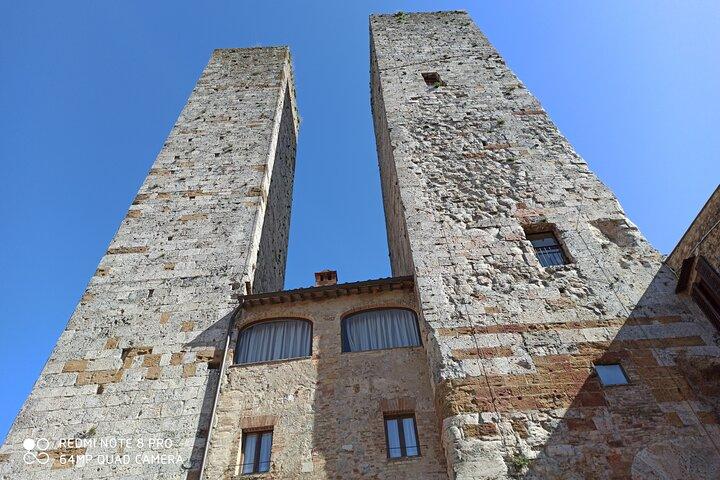 PRIVATE TRANSFER from Florence to Rome with stops in S Gimignano & Montepulciano
