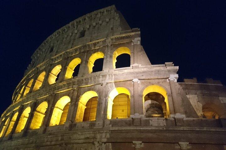 Rome Illuminated: Private 2-Hour Night Sightseeing Tour
