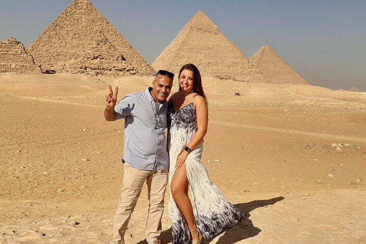 Private All Inc Tour-Giza pyramids,camel,Museum,felucca,lunch,sound&light Show