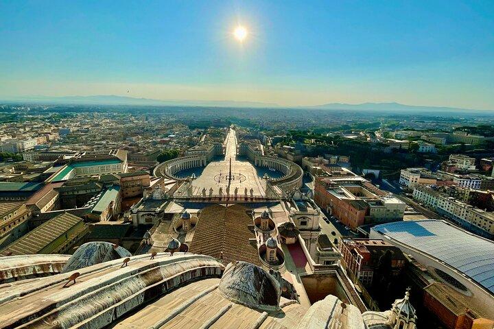 Early Morning St Peter's Basilica with Dome and Crypt Group Tour