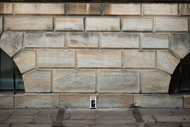 Private Self-Guided Dinky Door Hunt in Cambridge