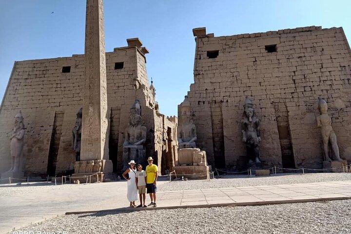 Private day tour to luxor East and West banks from hurghada by private vehicle
