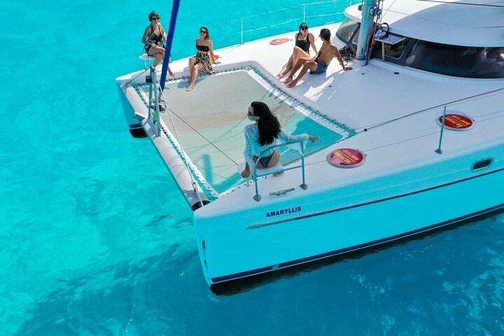 Isla Mujeres: Catamaran Tour with Snorkeling Food, Drinks, Beach