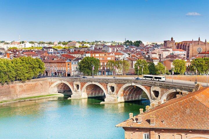 Toulouse Old Town Treasure Exploration Game and Tour