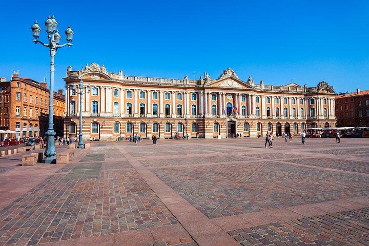 Toulouse Old Town Treasure Exploration Game and Tour