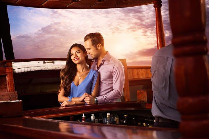 Romantic Sunset Dinner Cruise in Cancun with Open Bar