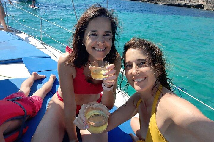 Palm: sailing boat, visit crystall water, tapas, 2 drinks..