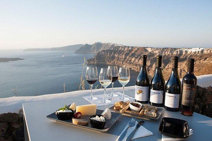 Private Wine Tour in 3 Wineries with 12 Wine Tastings and Tapas