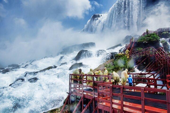 Niagara Falls USA: Boat Ride, Cave, Light Show and Fireworks