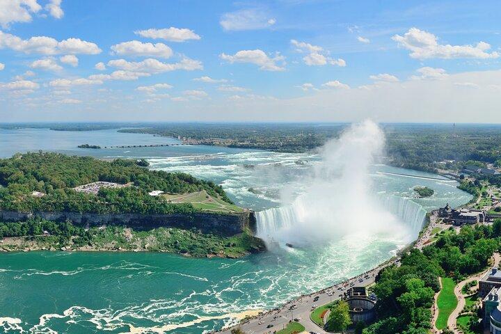 Niagara Falls USA: Boat Ride, Cave, Light Show and Fireworks