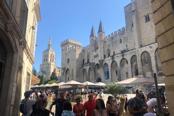 e-Scavenger hunt Avignon: Explore the city at your own pace