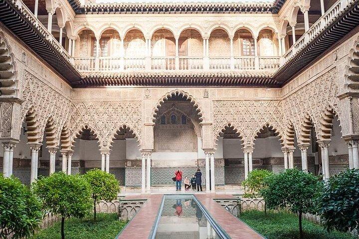 Private Day Trip from Cadiz port to Seville (tickets and transport included)
