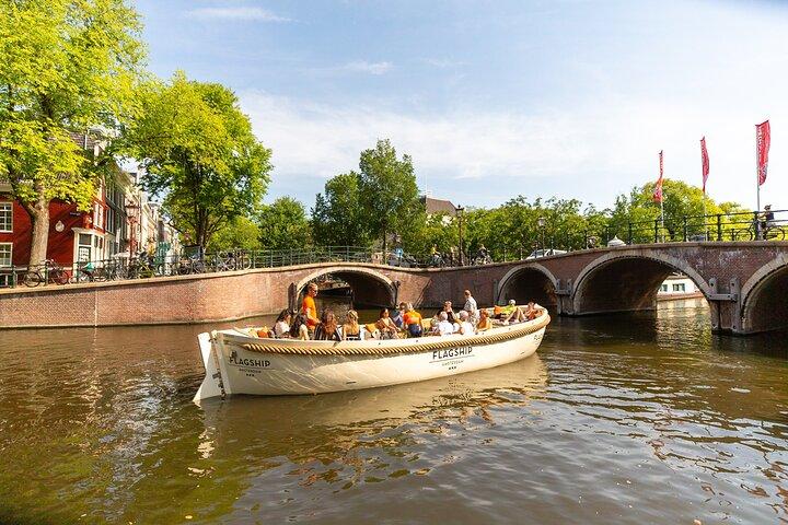 Amsterdam Private Boat Trip with Pizza and Unlimited Drinks