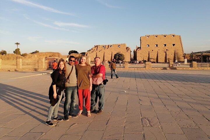 Cairo: Amazing Full Day Guided Tour to Luxor, Entrance Fees and Lunch By Plane