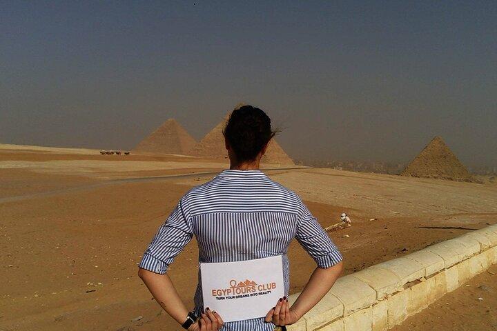 Day Tour to the Pyramids of Giza, Egyptian Museum and Khan El khalili Bazaar