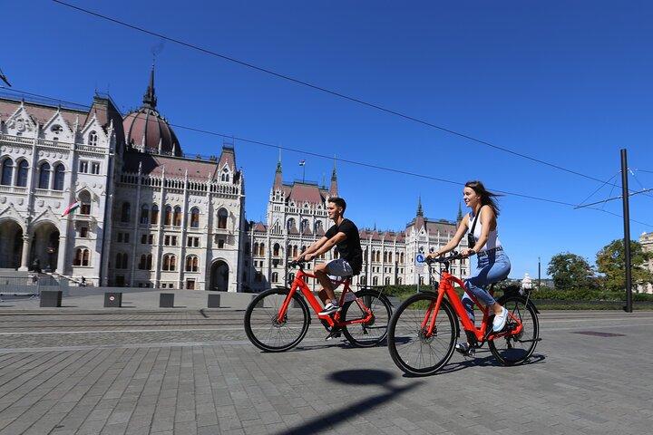 Budapest: Historic Downtown ride on E-Bicycles Buda & Pest