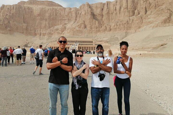 Cairo: Amazing Full Day Guided Tour to Luxor, Entrance Fees and Lunch By Plane