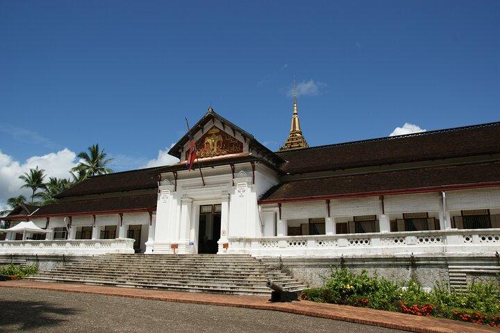 Full-Day Luang Prabang Highlights Tour Including Kuangsi Waterfall