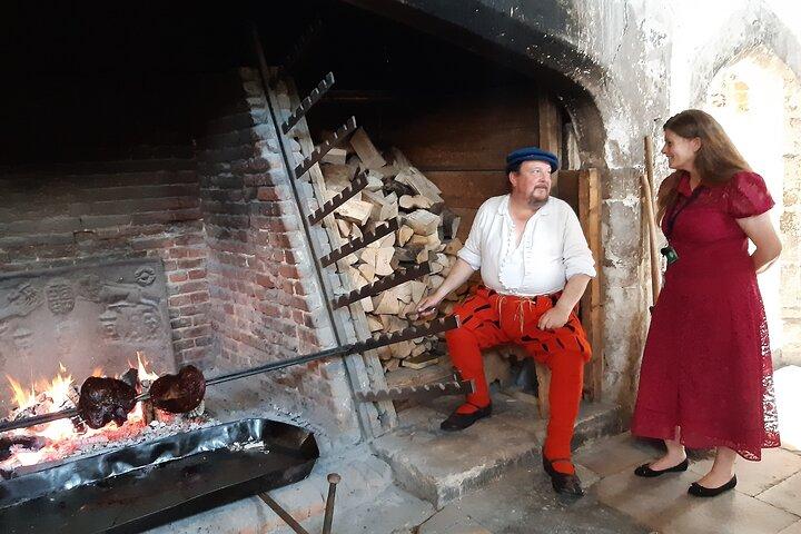 Private tour with an accredited expert guide Hampton Court Palace