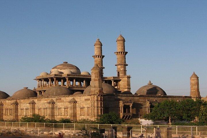 Vadodara Palace, Champaner & Pavagad temple from Ahmedabad with guide