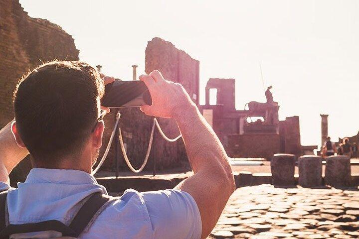 Explore Pompeii & Stabiae – Small-Group Classic Ford Transit Tour